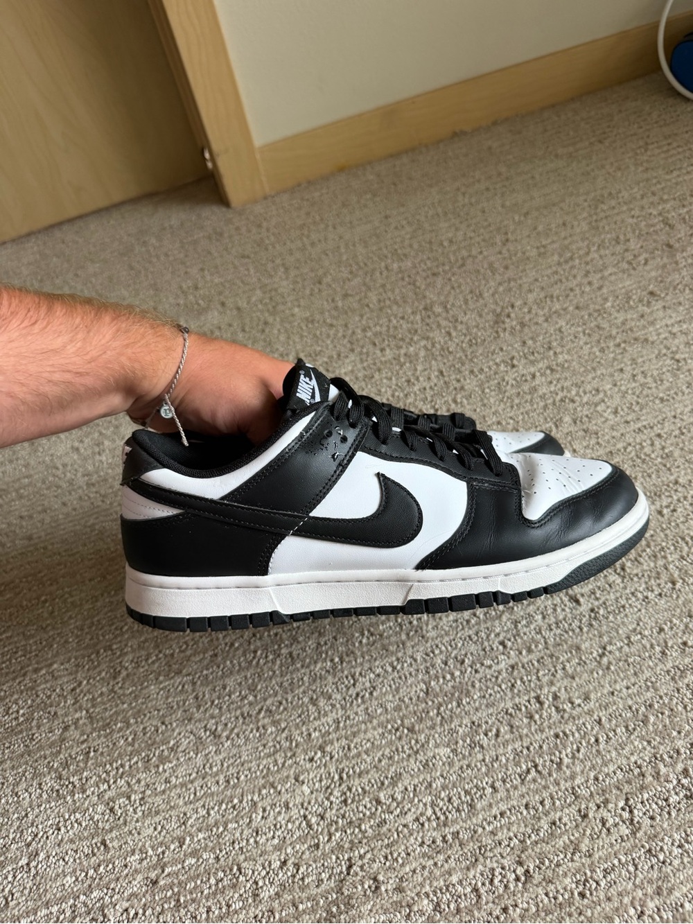 Nike Men’s Black and White Low-Top Sneakers with Swoosh panda dunks